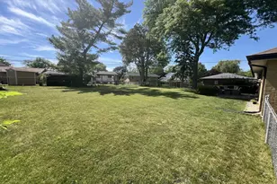 1431 E Emmerson Ln, Mount Prospect, IL 60056 - Photo 23