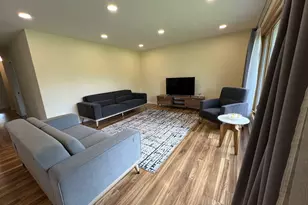 1431 E Emmerson Ln, Mount Prospect, IL 60056 - Photo 5