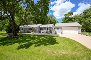 411 Carlisle Rd, Batavia, IL 60510 - Photo 3