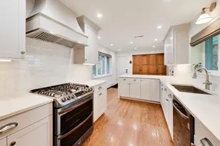 1311 E Woodford Pl, Arlington Heights, IL 60004 - Photo 9