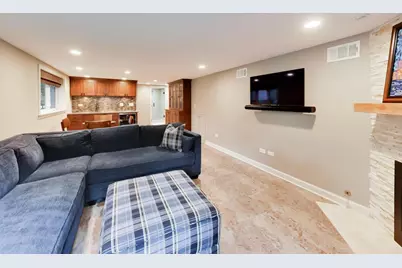 1311 E Woodford Place, Arlington Heights, IL 60004 - Photo 13