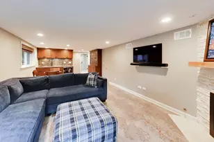 1311 E Woodford Pl, Arlington Heights, IL 60004 - Photo 13