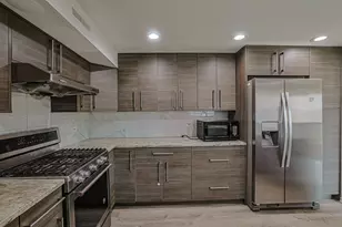 9249 Barberry Ln, Des Plaines, IL 60016 - Photo 13