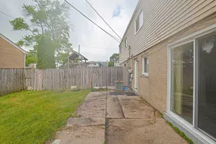 9249 Barberry Ln, Des Plaines, IL 60016 - Photo 33