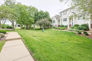 2425 Daybreak Ct, Elgin, IL 60123 - Photo 17