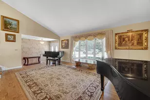495 E Park Manor Ct, Elmhurst, IL 60126 - Photo 3