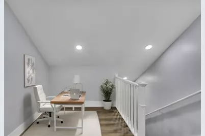 2539 W Morse Avenue, Chicago, IL 60645 - Photo 9