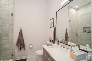 1348 W Roscoe St, Chicago, IL 60657 - Photo 5