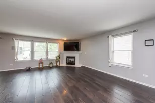 340 Kennedy Dr, Antioch, IL 60002 - Photo 7