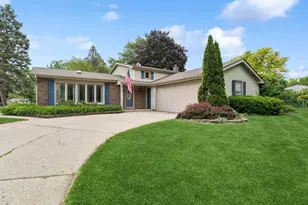413 Catalpa Ln, Libertyville, IL 60048 - Photo 1