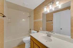 451 Yorkshire Sq, Bolingbrook, IL 60440 - Photo 13