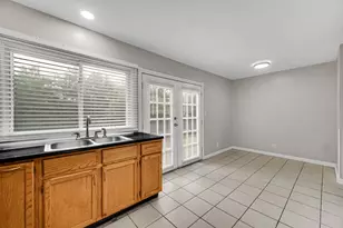 451 Yorkshire Sq, Bolingbrook, IL 60440 - Photo 5