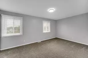 451 Yorkshire Sq, Bolingbrook, IL 60440 - Photo 11