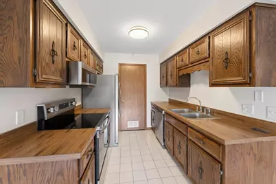 1810 Kerrybrook Court #1810, Sycamore, IL 60178 - Photo 9