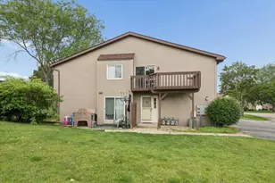 1810 Kerrybrook Ct, Sycamore, IL 60178 - Photo 1