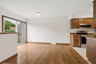 1810 Kerrybrook Ct, Sycamore, IL 60178 - Photo 7