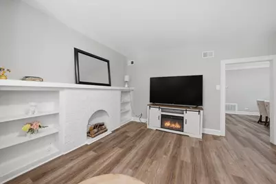 9015 S Muskegon Avenue, Chicago, IL 60617 - Photo 5