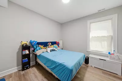 9015 S Muskegon Avenue, Chicago, IL 60617 - Photo 21