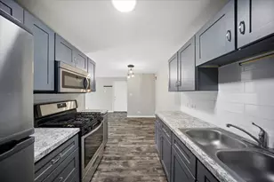 9954 S 84th Terrace S, Palos Hills, IL 60465 - Photo 7