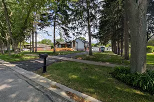 675 W Gilbert Rd, Palatine, IL 60067 - Photo 5