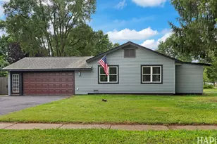 33 Holly Dr, Crystal Lake, IL 60014 - Photo 1