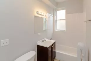 429 E Oakwood Blvd, Chicago, IL 60653 - Photo 5