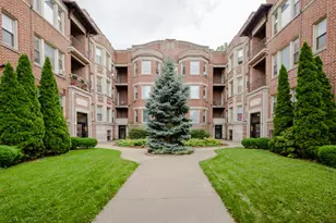 435 E Oakwood Blvd, Chicago, IL 60653 - Photo 1