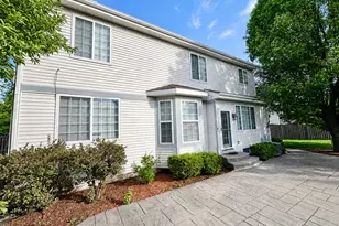 210 Balmoral Ct, Glendale Heights, IL 60139 - Photo 9