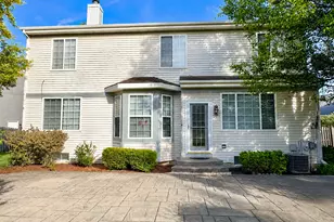 210 Balmoral Ct, Glendale Heights, IL 60139 - Photo 7