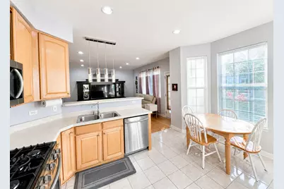 210 Balmoral Court, Glendale Heights, IL 60139 - Photo 11
