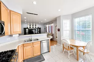 210 Balmoral Ct, Glendale Heights, IL 60139 - Photo 11