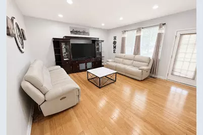 210 Balmoral Court, Glendale Heights, IL 60139 - Photo 13