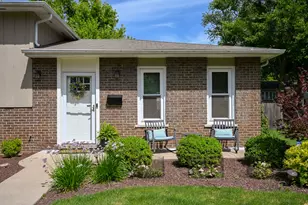 1967 Nottingham Ln, Wheaton, IL 60189 - Photo 3