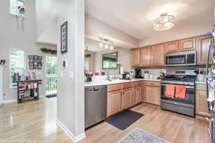 2840 Cobblestone Dr, Crystal Lake, IL 60012 - Photo 5