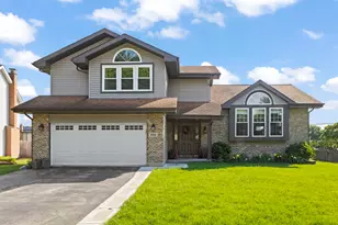 495 W Cimarron Dr, Aurora, IL 60504 - Photo 1