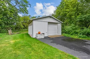 9901 Fox Bluff Ln, Spring Grove, IL 60081 - Photo 3