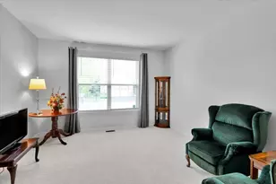918 Scottsdale Dr, Pingree Grove, IL 60140 - Photo 11