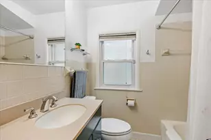 5858 N Luna Ave, Chicago, IL 60646 - Photo 9