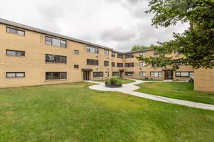 6805 N Ridge Blvd, Chicago, IL 60645 - Photo 1