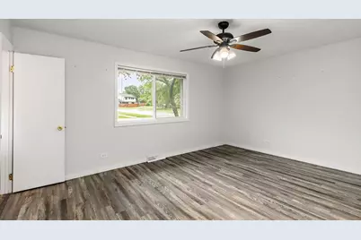615 Lakeview Court, Roselle, IL 60172 - Photo 17