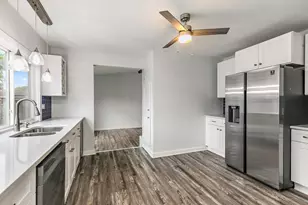 615 Lakeview Ct, Roselle, IL 60172 - Photo 9
