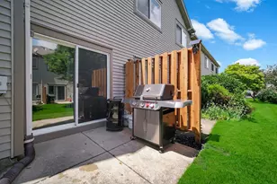 1032 Woodview Ct, Aurora, IL 60502 - Photo 3
