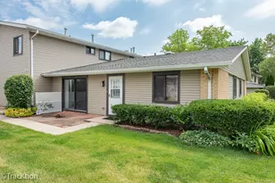 124 Fairlane Ct, Bloomingdale, IL 60108 - Photo 1