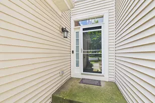 6067 Canterbury Ln, Hoffman Estates, IL 60192 - Photo 3