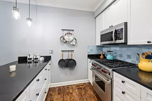2708 N Wilton Ave, Chicago, IL 60614 - Photo 11