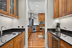 6421 Bentley Ave, Willowbrook, IL 60527 - Photo 11