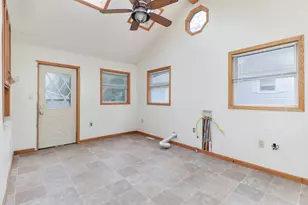 902 S Clayton St, Bloomington, IL 61701 - Photo 19
