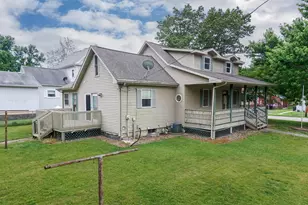 902 S Clayton St, Bloomington, IL 61701 - Photo 3