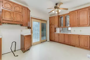 902 S Clayton St, Bloomington, IL 61701 - Photo 15