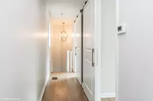 2909 N Ridgeway Ave, Chicago, IL 60618 - Photo 21